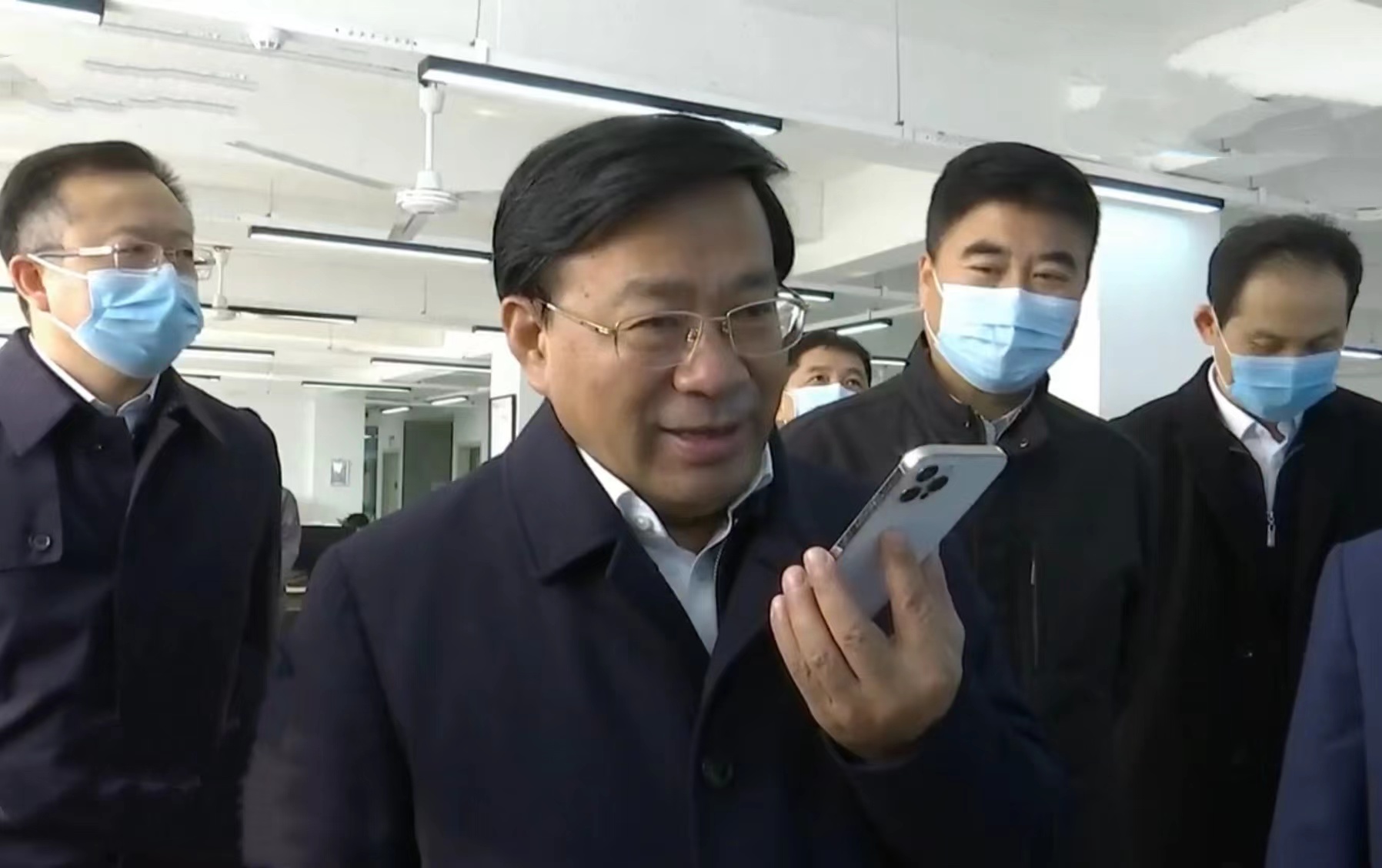 19 吉林省委副書(shū)記、省長(cháng)韓俊蒞臨國信伊通供熱 2021.11.2.jpg