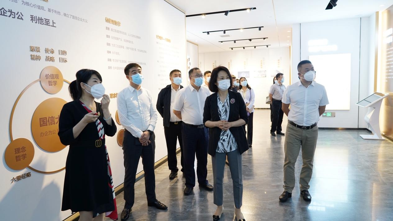 8. 副市長(cháng)李煒姝一行到南山書(shū)院調研考察.jpg 8. 副市長(cháng)李煒姝一行到南山書(shū)院調研考察.jpg