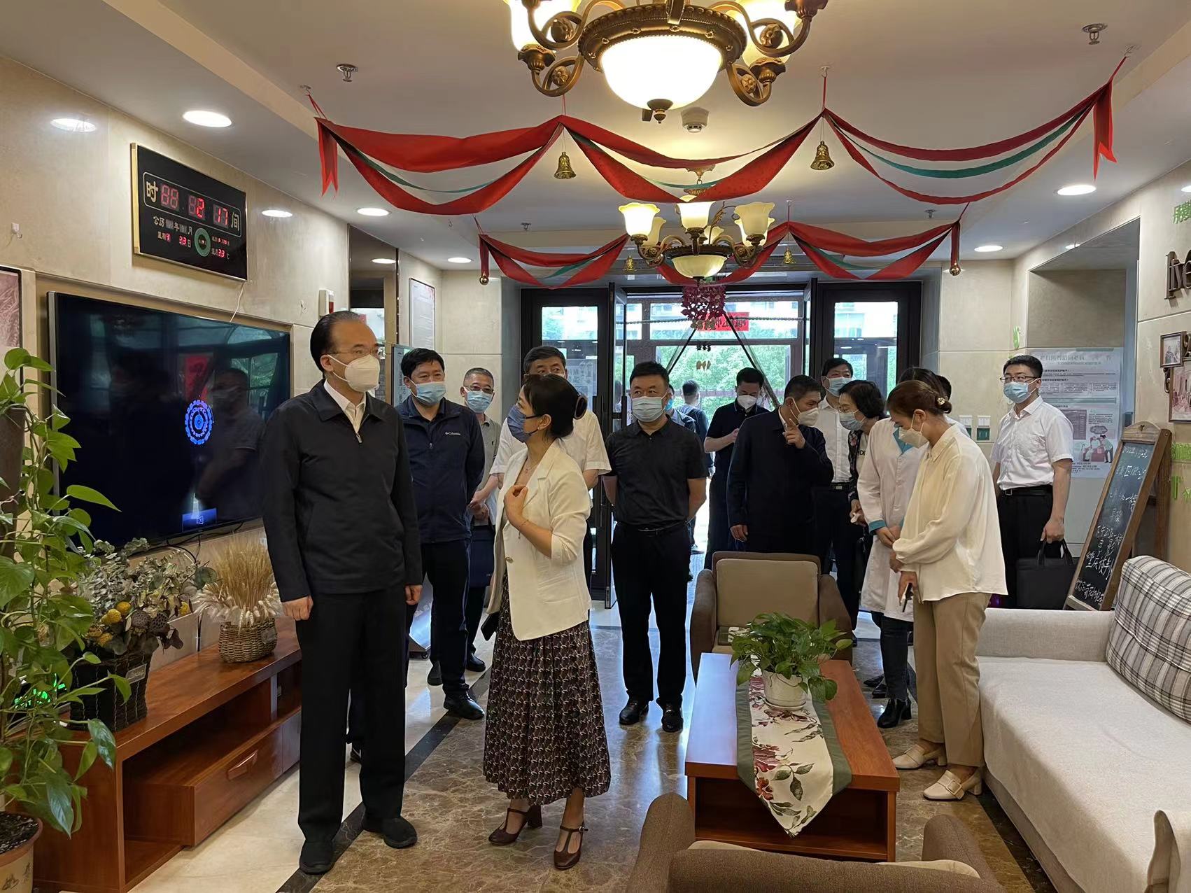 9.吉林省副省長(cháng)劉凱一行到親親園調研醫養結合工作.jpg 9.吉林省副省長(cháng)劉凱一行到親親園調研醫養結合工作.jpg