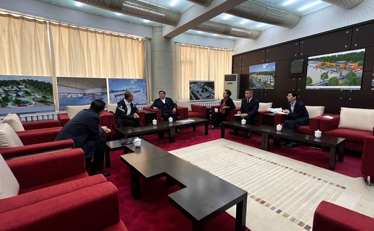 16.吉林省體育局訓練競賽處主任及國信集團相關(guān)領(lǐng)導出席南山體育項目合作洽談會(huì )(調色調).png 16.吉林省體育局訓練競賽處主任及國信集團相關(guān)領(lǐng)導出席南山體育項目合作洽談會(huì )(調色調).png