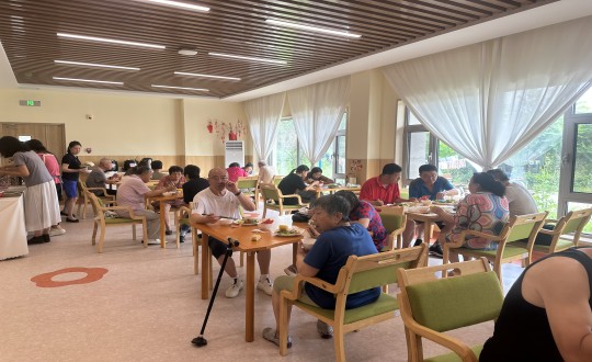 2024年8月10日，養老公司“親親鄰里食堂”盛大開(kāi)業(yè)_副本.jpg