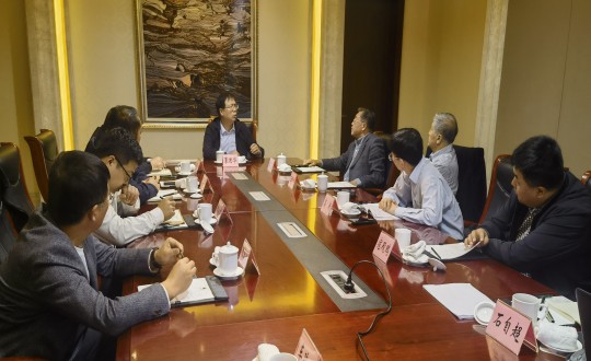 2.王巖董事長(cháng)帶隊與榮成市好運角旅游度假區管委會(huì )領(lǐng)導進(jìn)行會(huì )議磋商_副本.jpg